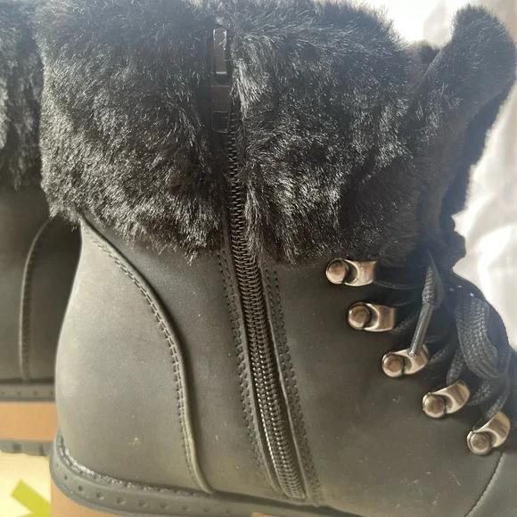 Women’s Yoki black lace up boots size 5.5 - Picture 3 of 5